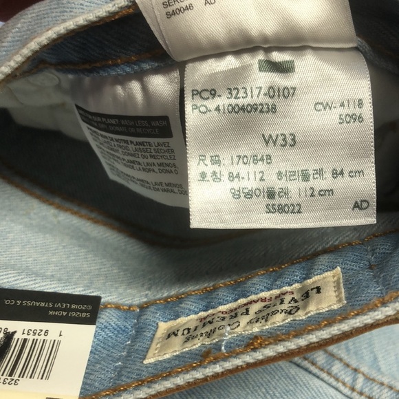 Levi’s premium mid rise button fly raw hem 501 shorts size 33 - Picture 8 of 10